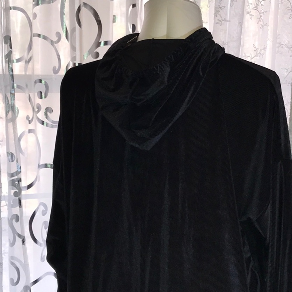 Ribbed velvet hooded dress ๐ - Picture 3 of 6